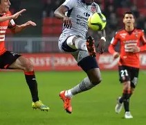 b体育-雷恩遭遇劲敌里昂，客场表现不俗(法甲里昂对雷恩)