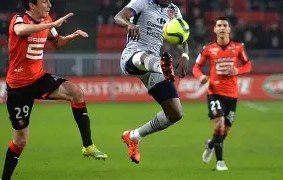 b体育-雷恩遭遇劲敌里昂，客场表现不俗(法甲里昂对雷恩)