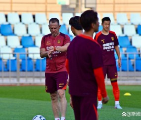 b体育-热门足球联赛赛事擦枪走火，球员实力蓬勃发展的简单介绍