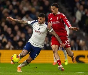 b体育-热刺客场大捷，排名攀升团队凝聚力 