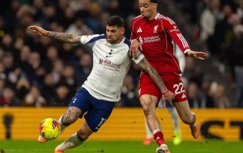 b体育-热刺客场大捷，排名攀升团队凝聚力 