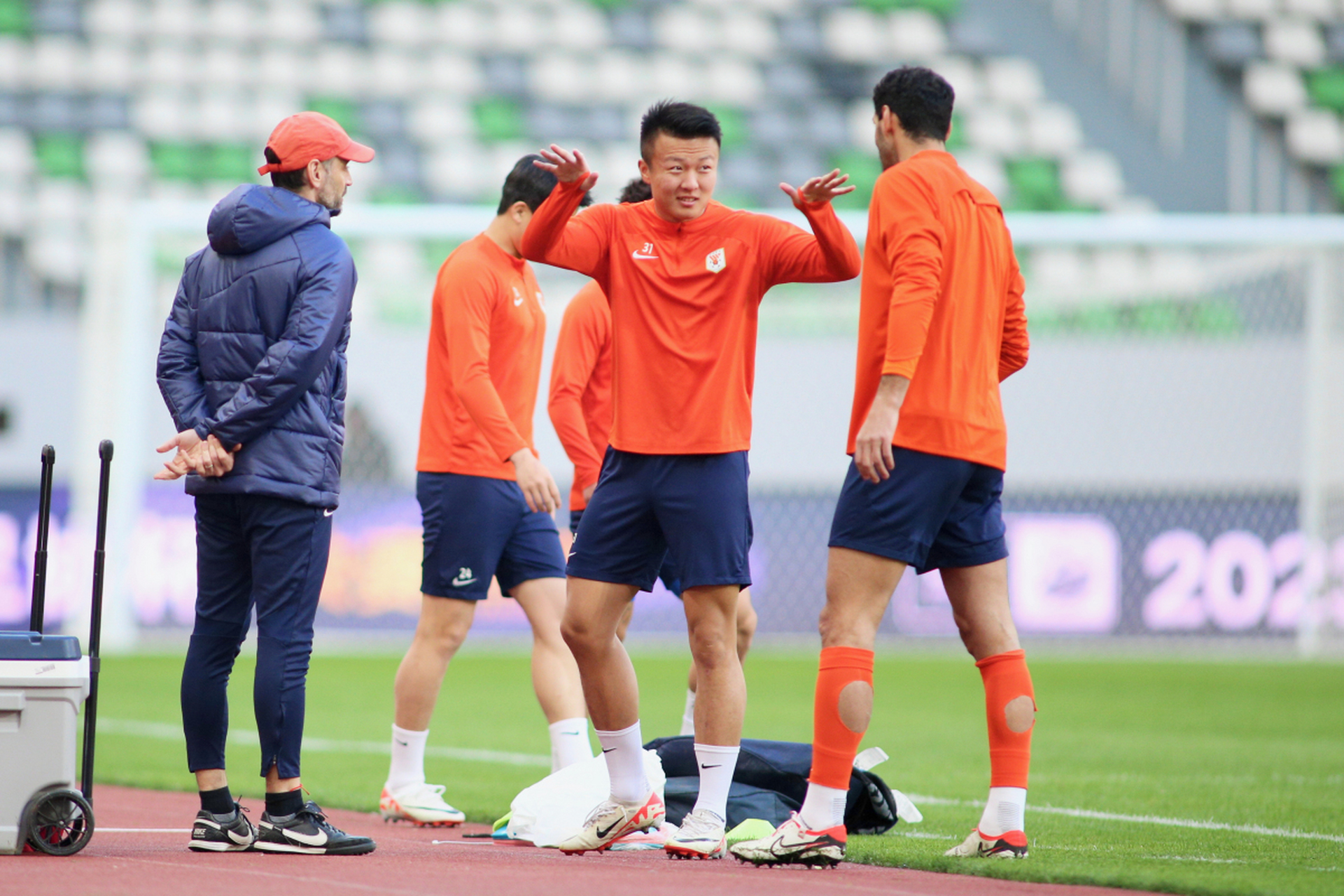 山东鲁能迎战亚足联杯,队员备战热情高涨的简单介绍 山东鲁能迎战亚足联杯,队员备战热情高涨的简单介绍